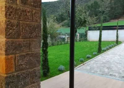 Porche de vivienda eficiente en Cantabria