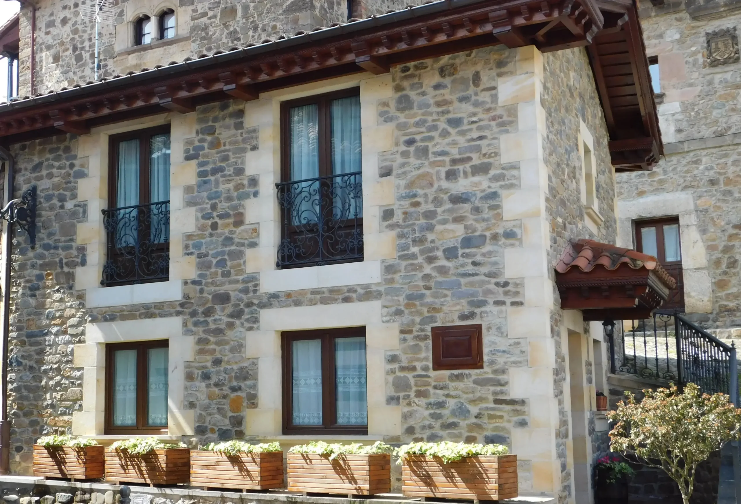 fachada de pìedra casa pasiva